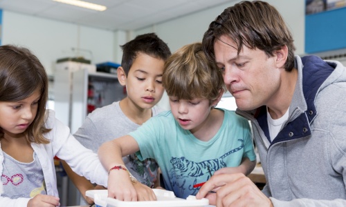 Wij proberen de jeugd zo brééd mogelijk kennis te laten maken met techniek