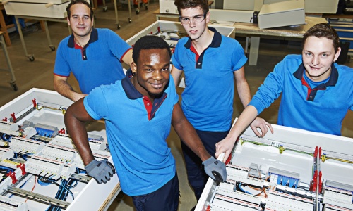 We zien het belang in om deze mannen op te leiden voor een baan in de installatiebranche